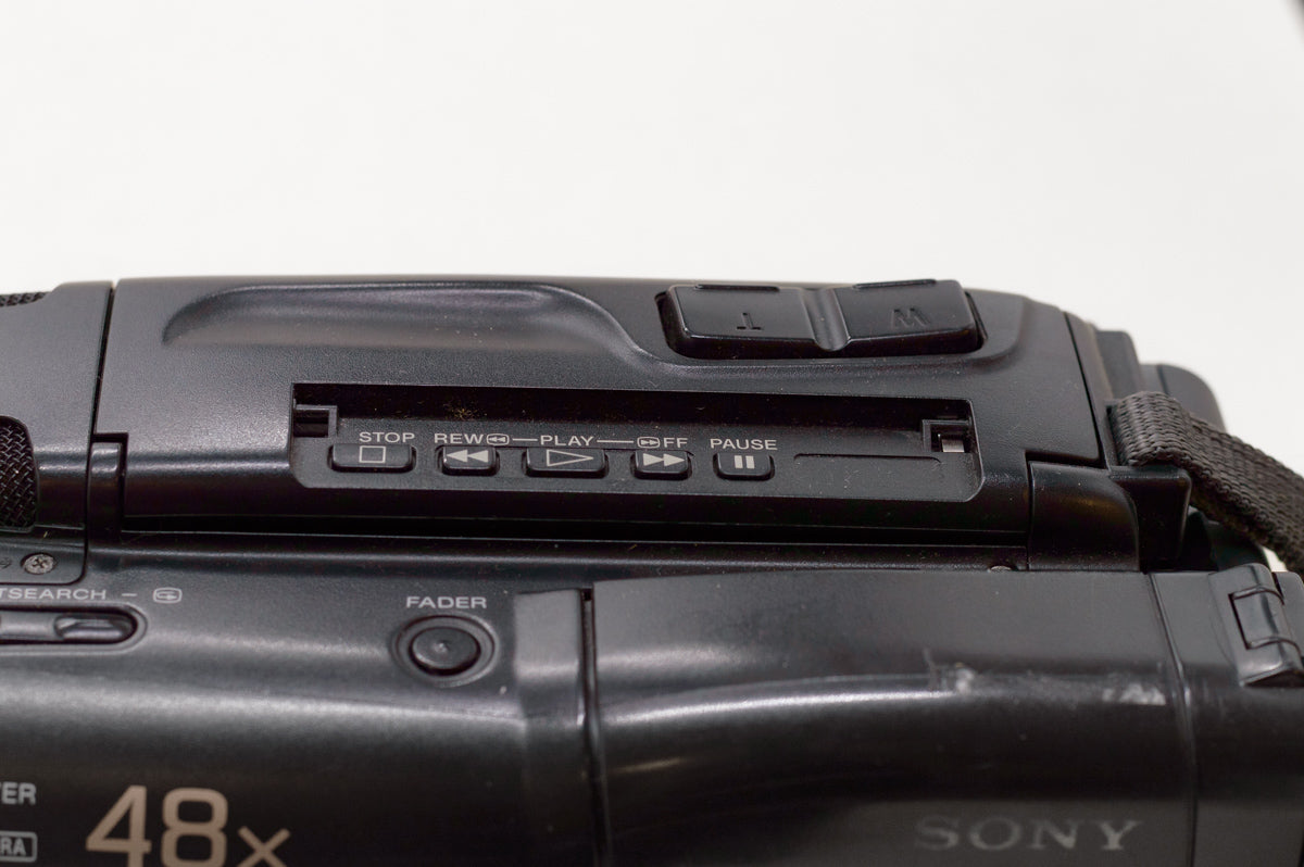 Sony - Handycam - CCD-TR550E