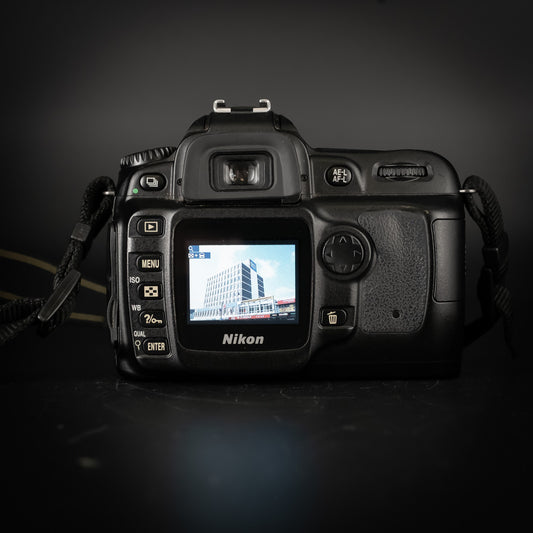 Nikon D50 + AF-S DX 18-55mm
