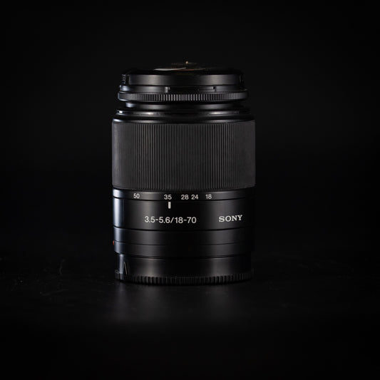 Sony 18-70mm f/3.5-5.6 (A-Mount)