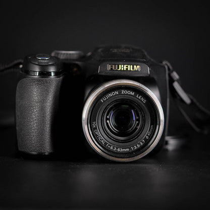 Fujifilm FinePix S5800 Classic Digital Camera