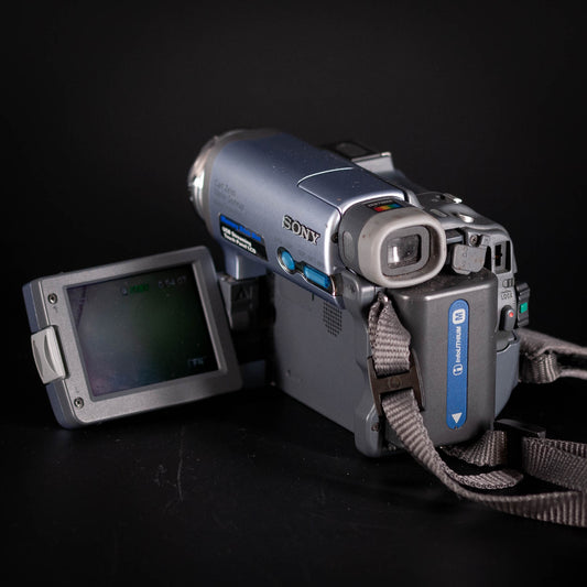 Sony DCR-TRV22e Mini DV Digital Camcorder