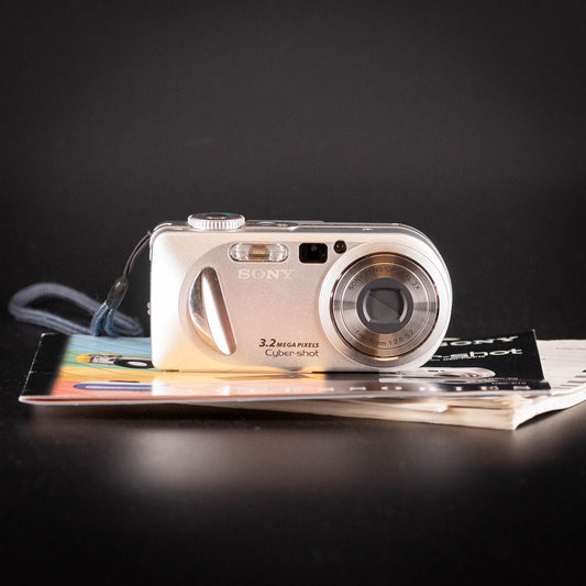 Sony Cyber-shot DSC-P8 Digital Camera