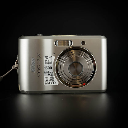 Nikon L16