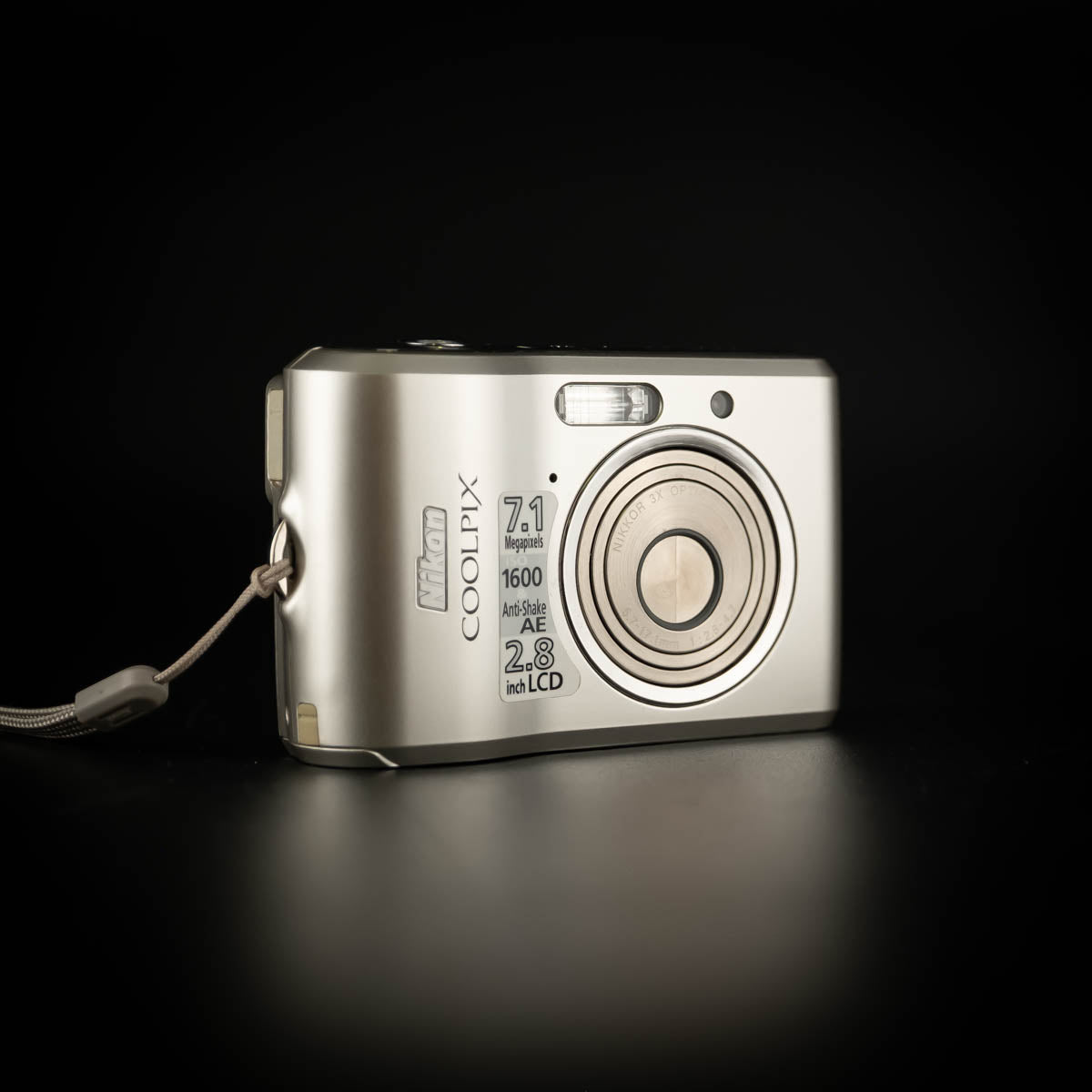 Nikon L16